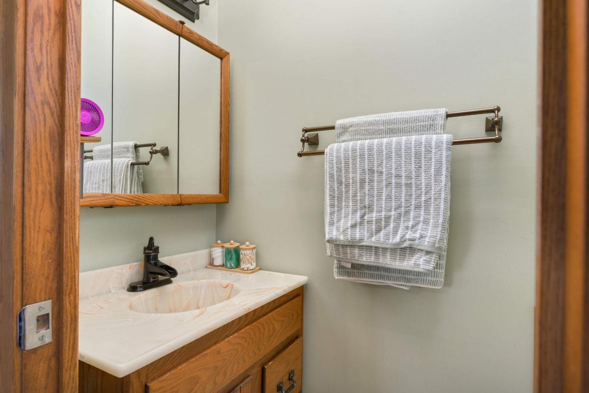 Cottage Grove Haven, Spacious 4-Bed, 3 Baths Retreat Exterior foto